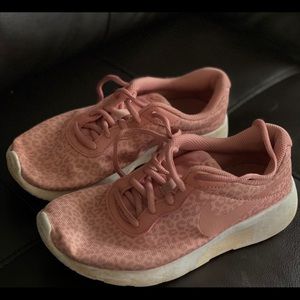Girl’s size 3Y pink cheetah print Nike’s